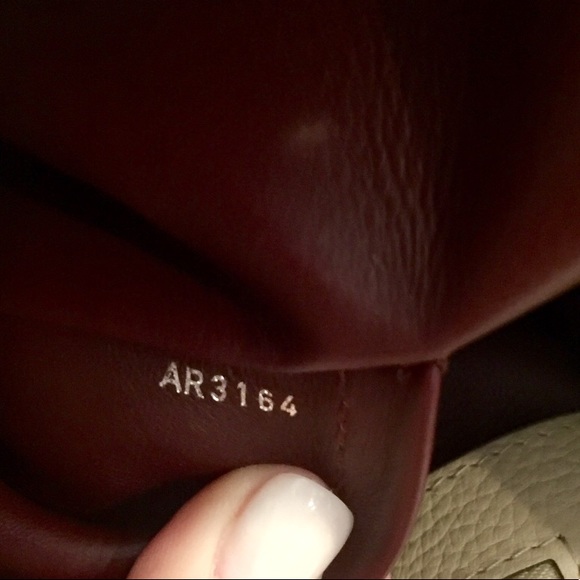 Sold locally - AUTHENTIC NEW Louis Vuitton - Picture 8 of 8